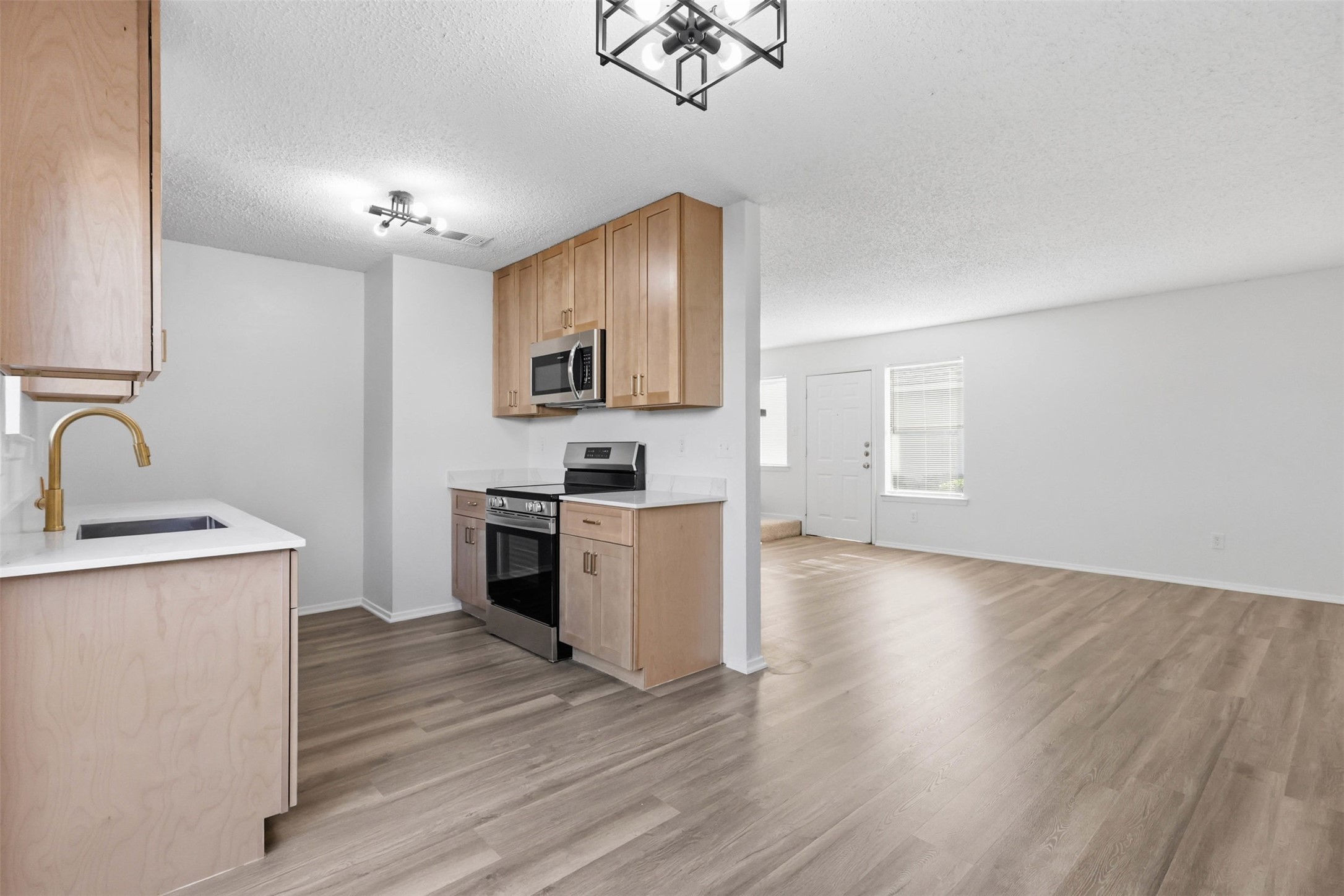 612 Ridgeline Drive Hurst TX 76053