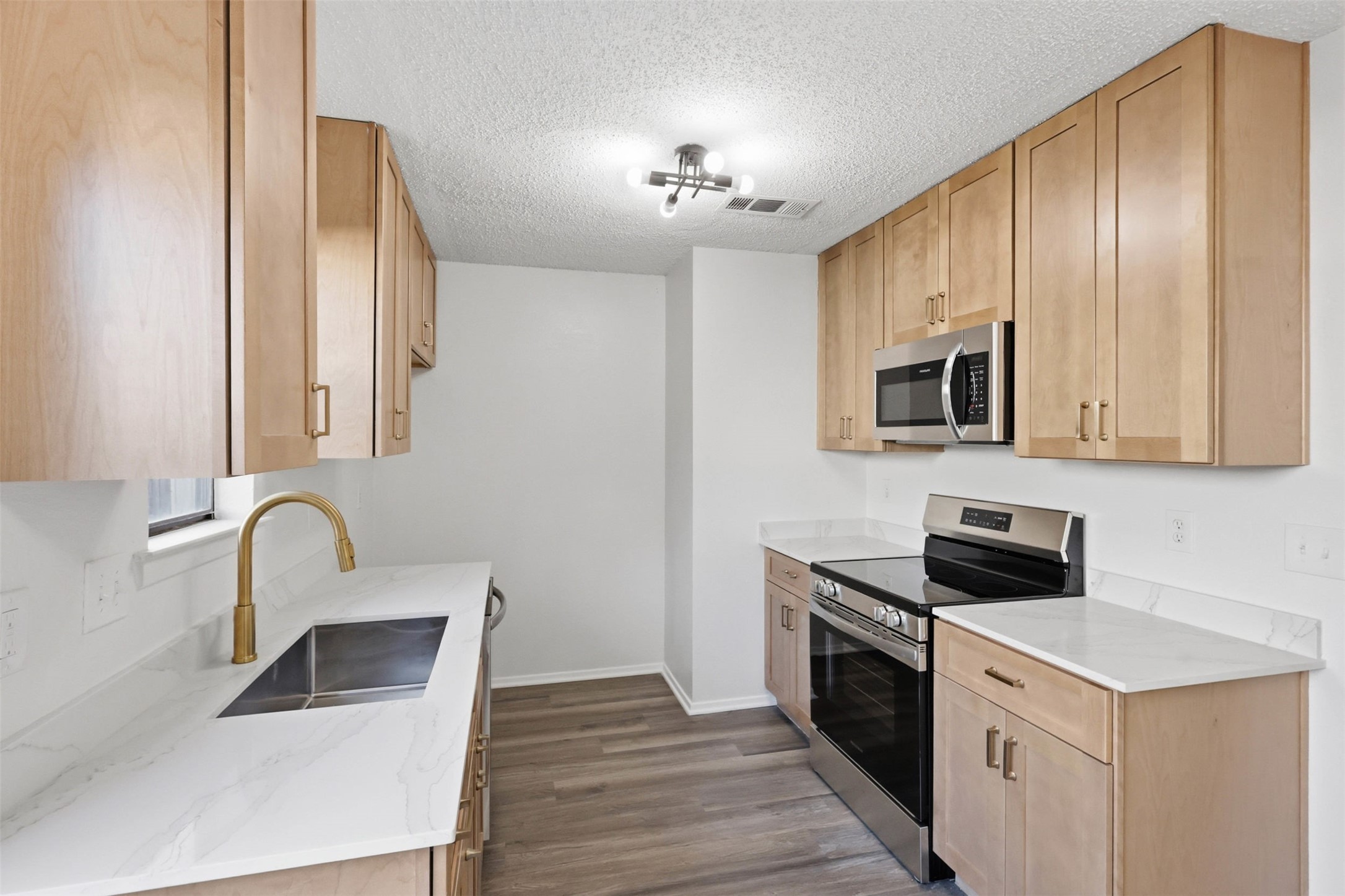 612 Ridgeline Drive Hurst TX 76053