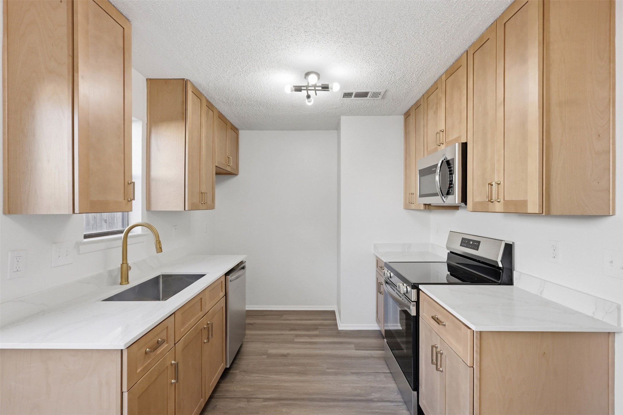 612 Ridgeline Drive Hurst TX 76053