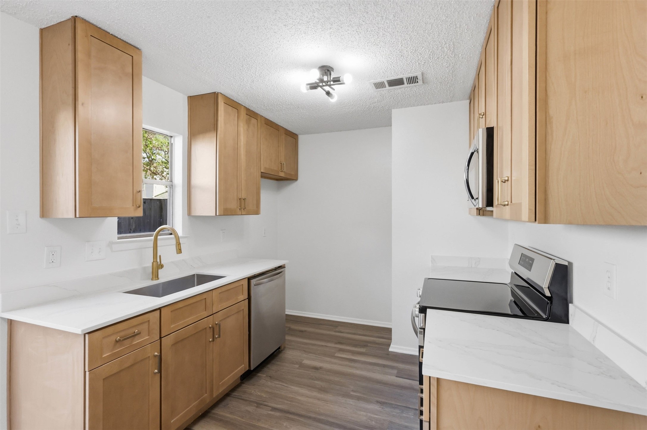 612 Ridgeline Drive Hurst TX 76053