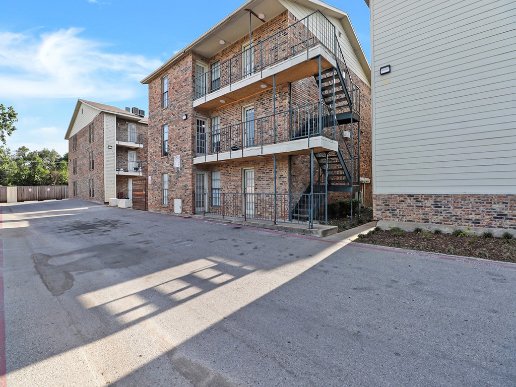 9520 Royal Lane Dallas TX 75243