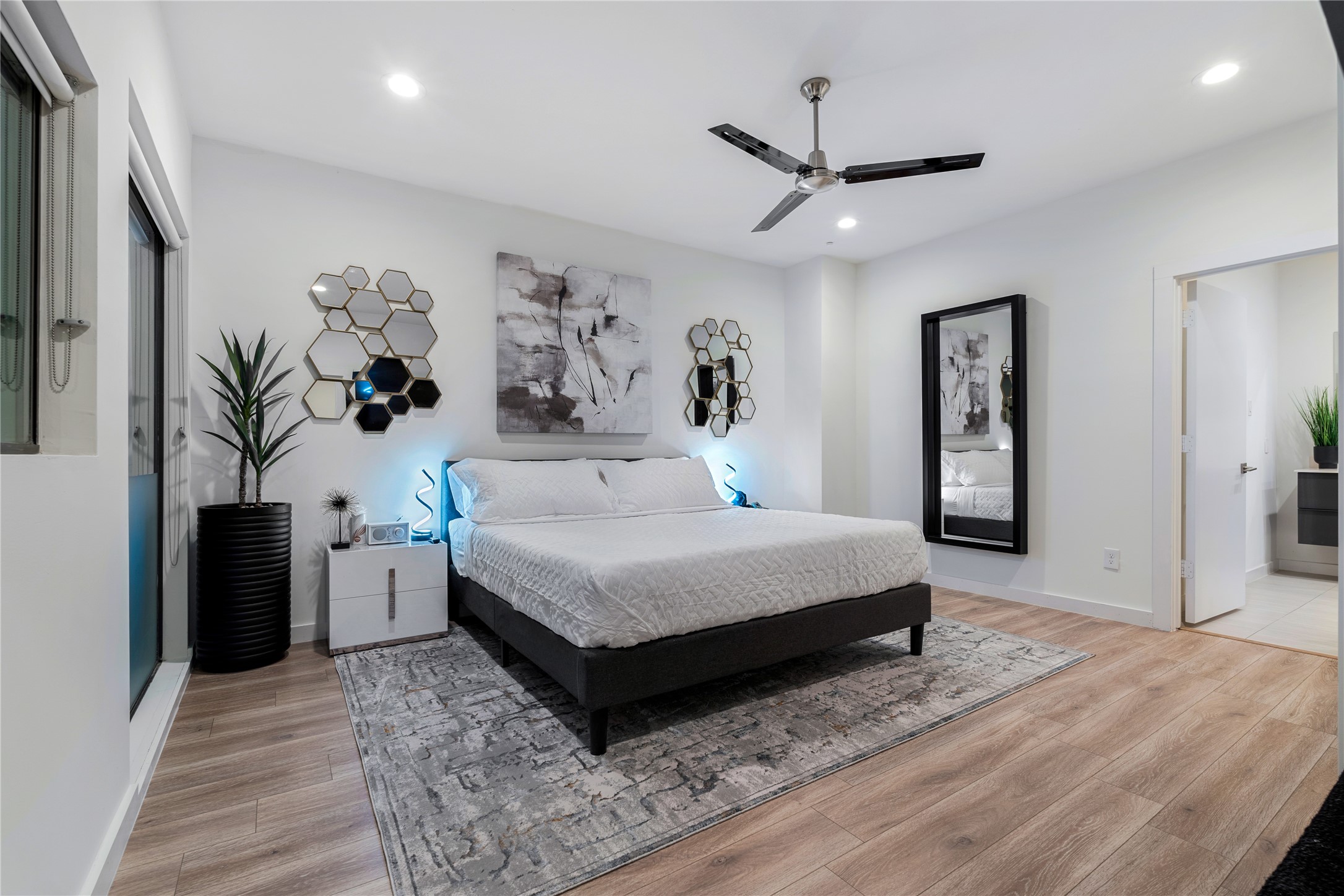 1002 Mobile Street Dallas TX 75208