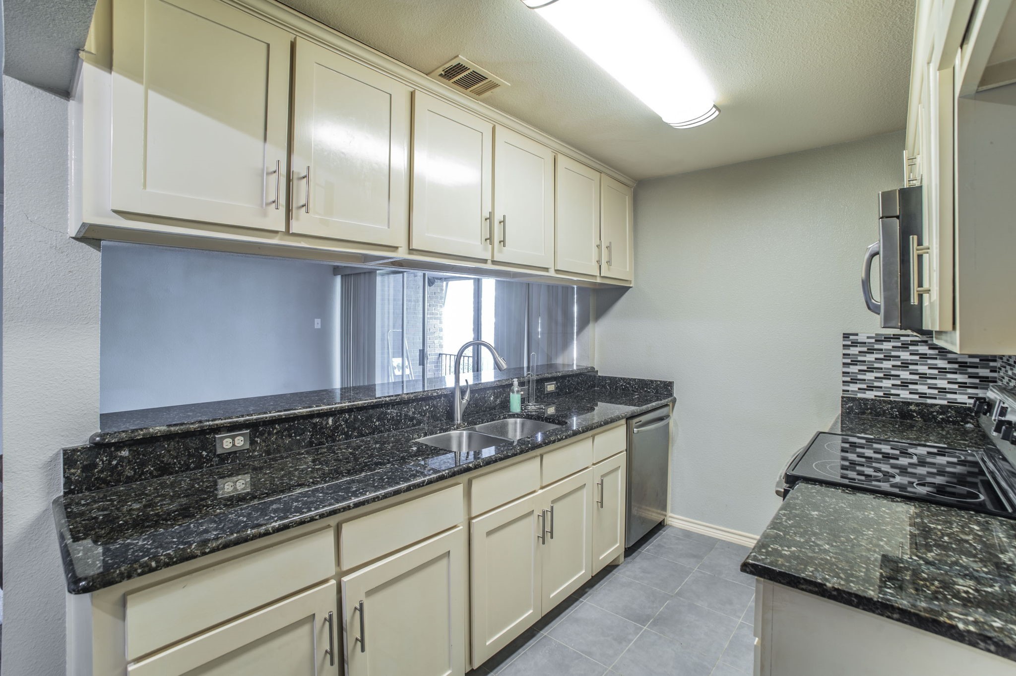 526 E Avenue J Grand Prairie TX 75050