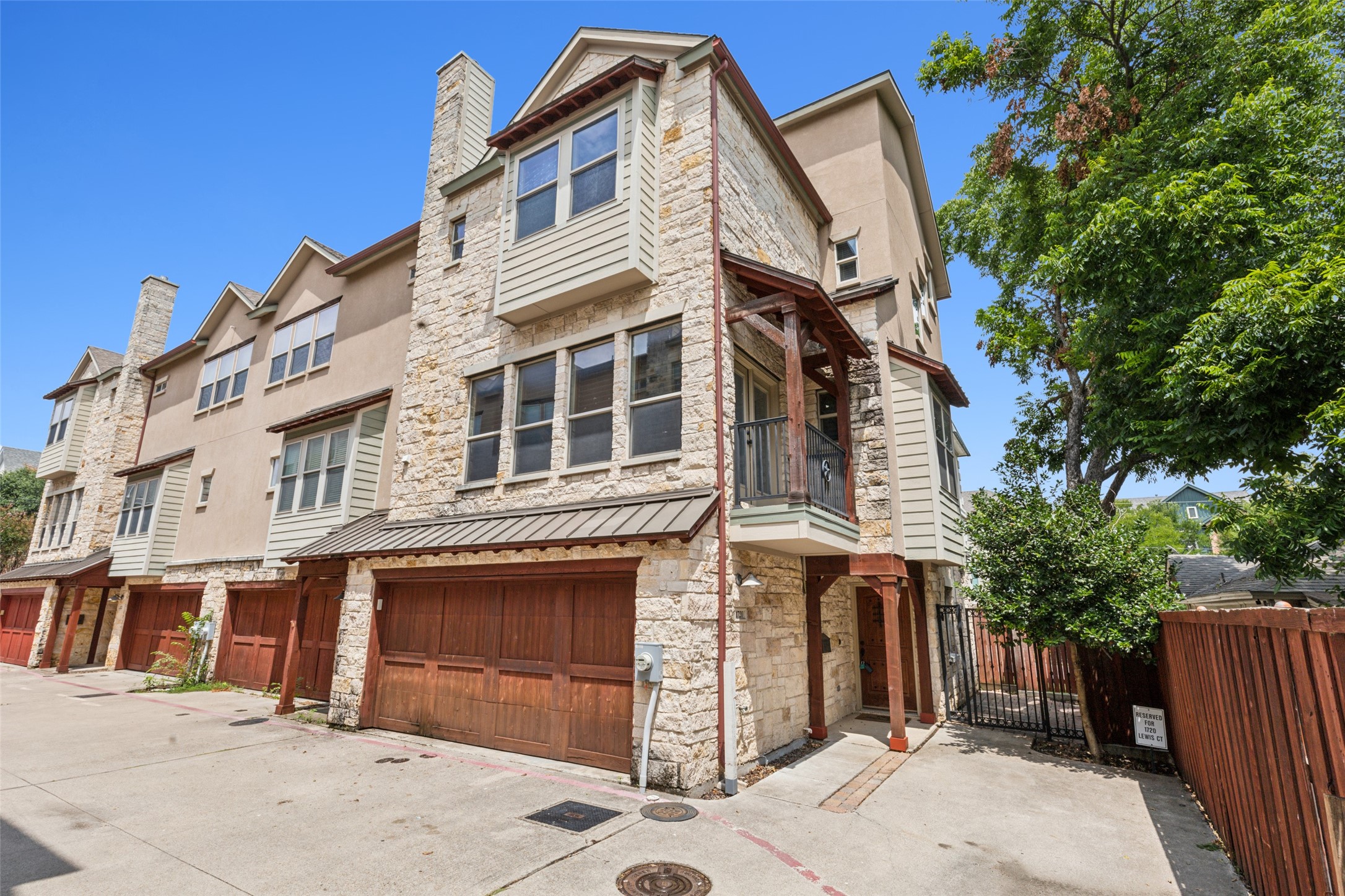 1720 Lewis Court Dallas TX 75206