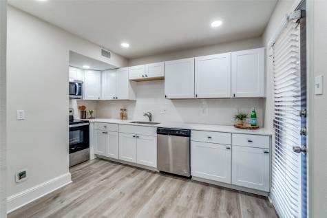 10211 Regal Oaks Drive Dallas TX 75230