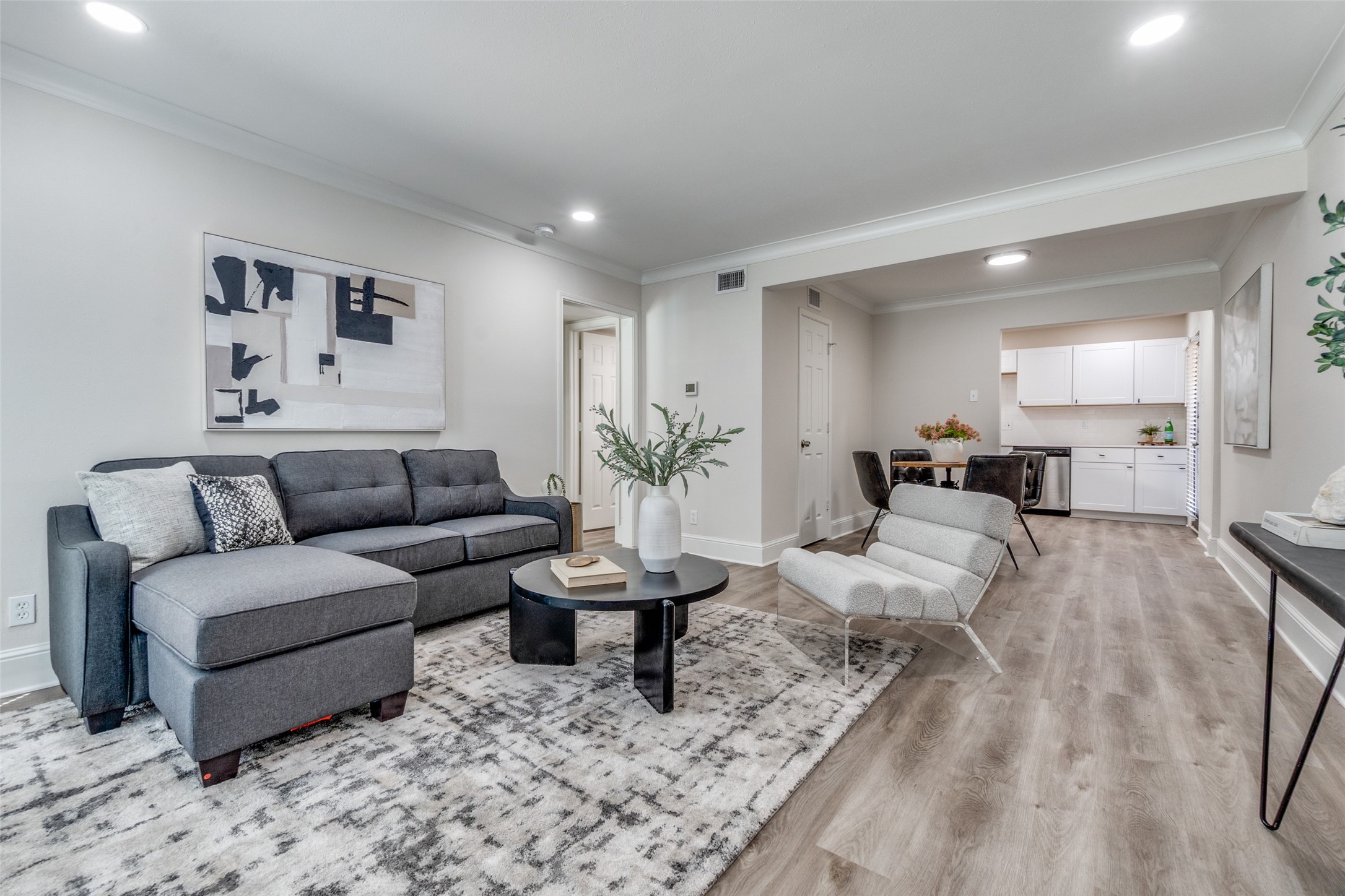 10211 Regal Oaks Drive Dallas TX 75230
