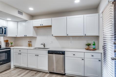 10211 Regal Oaks Drive Dallas TX 75230