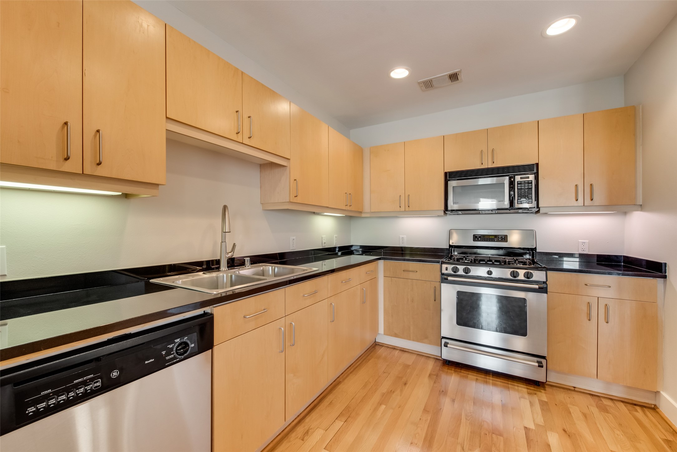 5055 Addison Circle Addison TX 75001
