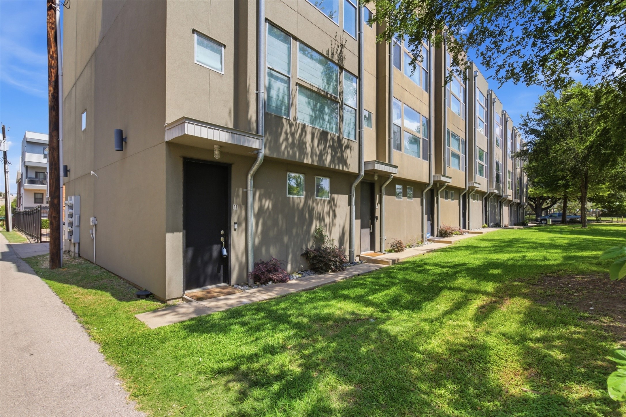 2111 Clark Street Dallas TX 75204