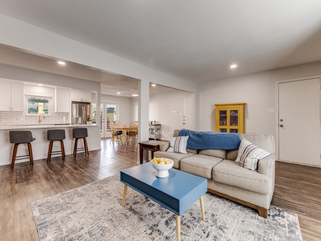 6037 Sandhurst Lane Dallas TX 75206