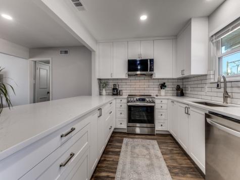 6037 Sandhurst Lane Dallas TX 75206