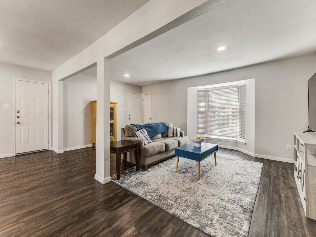 6037 Sandhurst Lane Dallas TX 75206