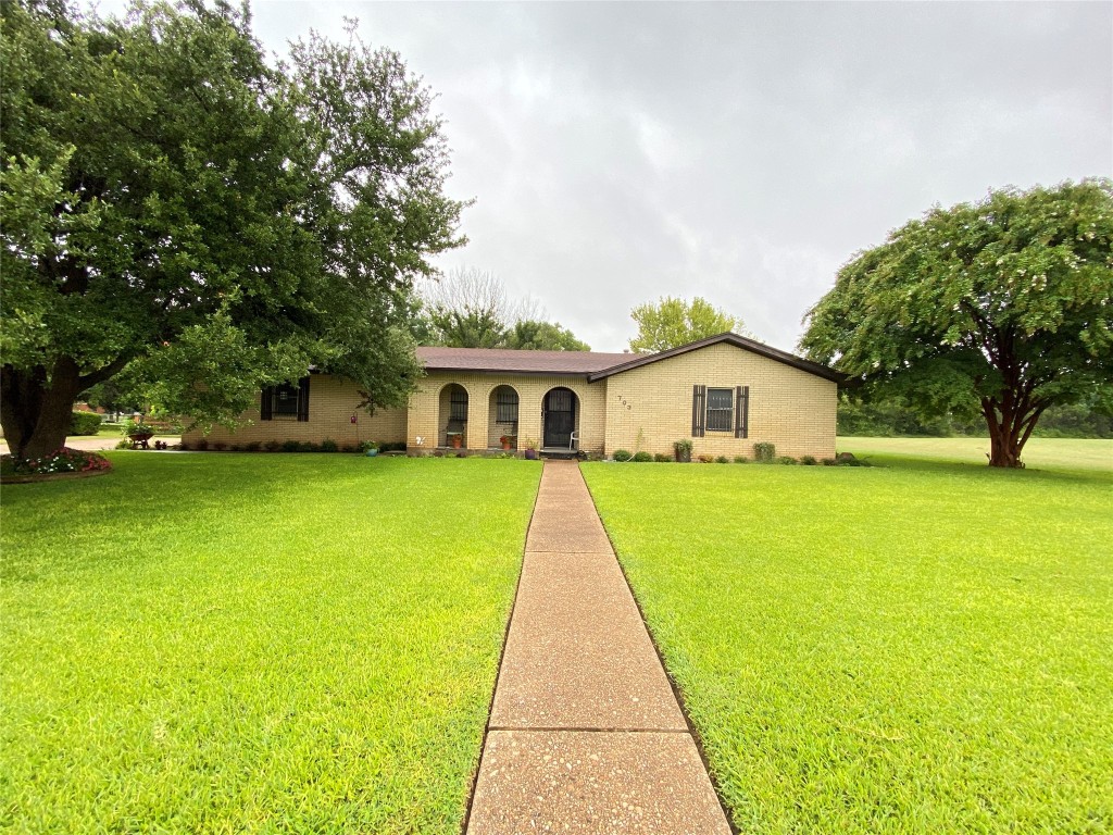 703 Barkley Drive Hamilton TX 76531