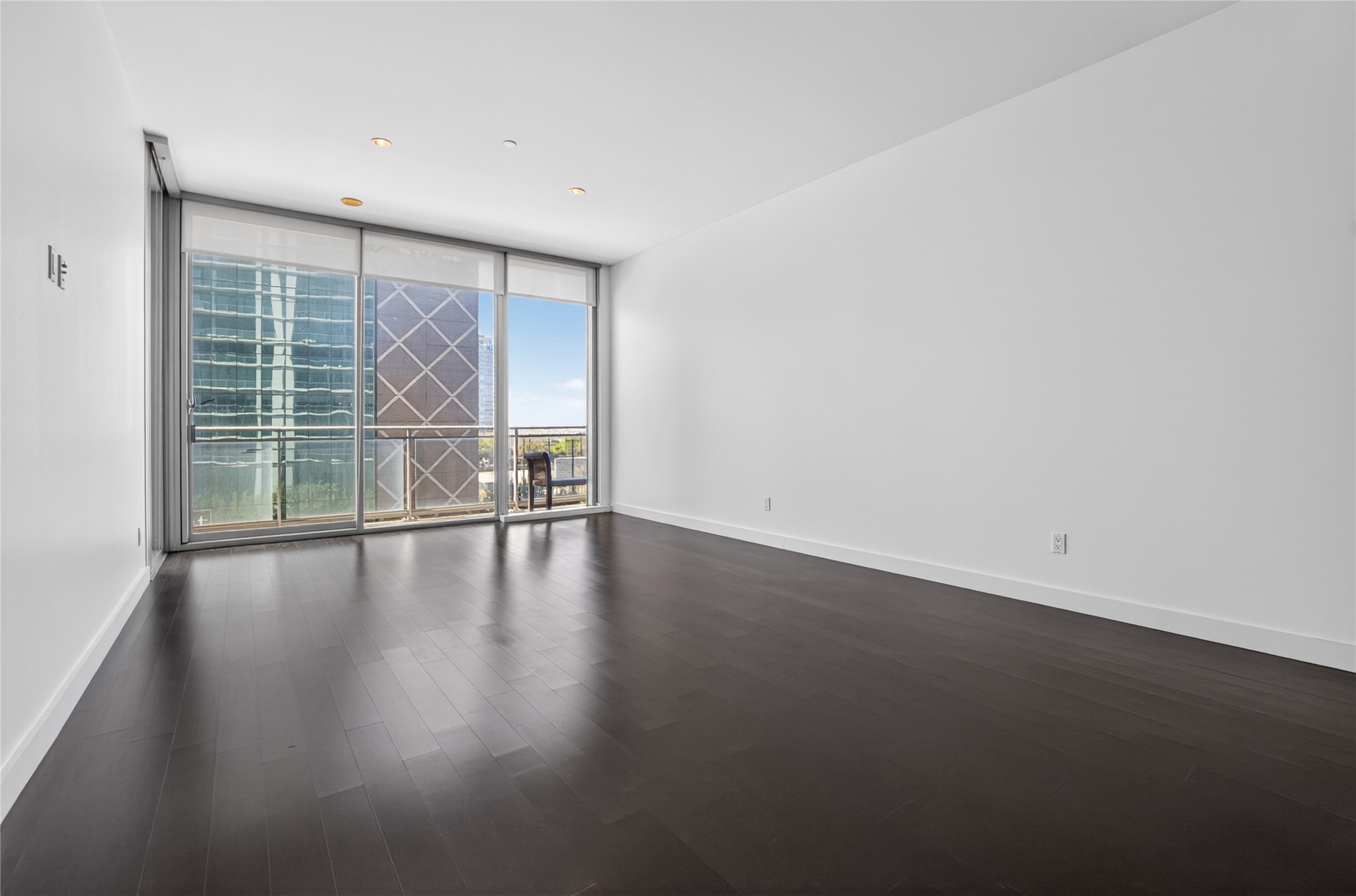 2900 Mckinnon Street Dallas TX 75201