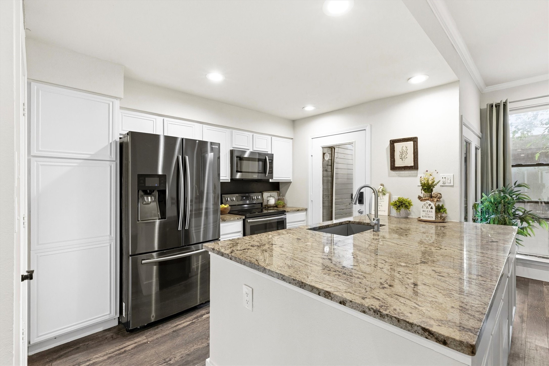 543 Josephine Street Dallas TX 75246