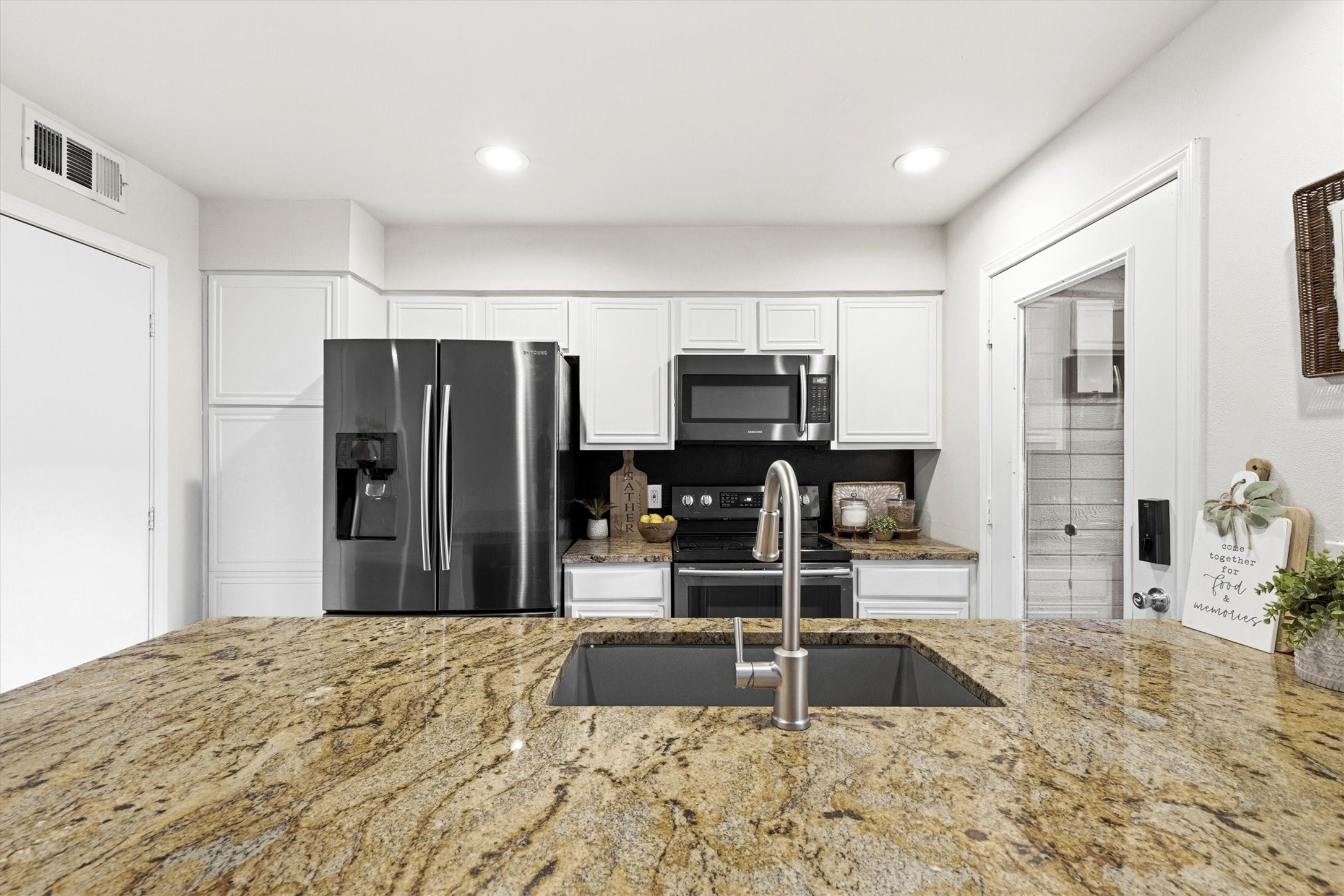 543 Josephine Street Dallas TX 75246
