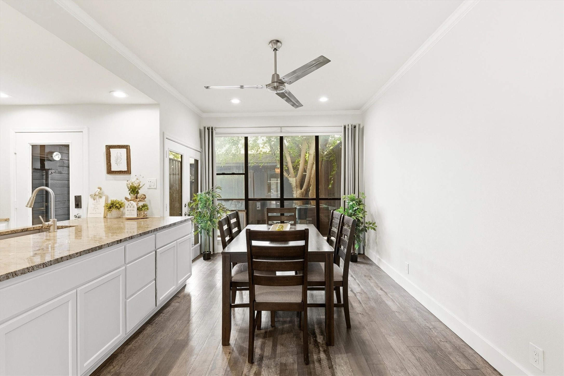 543 Josephine Street Dallas TX 75246