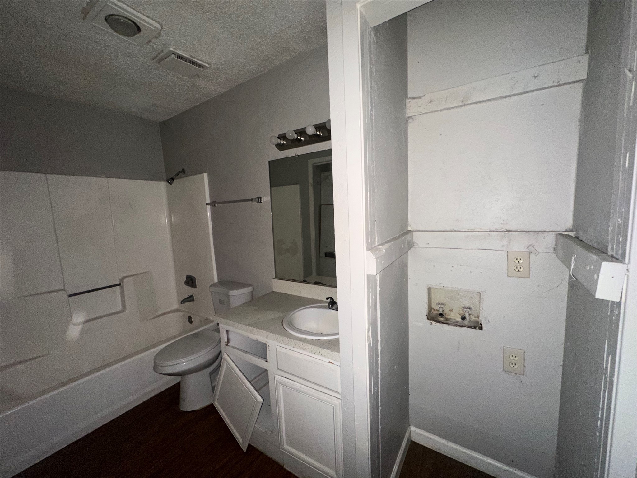 9696 Walnut Street Dallas TX 75243