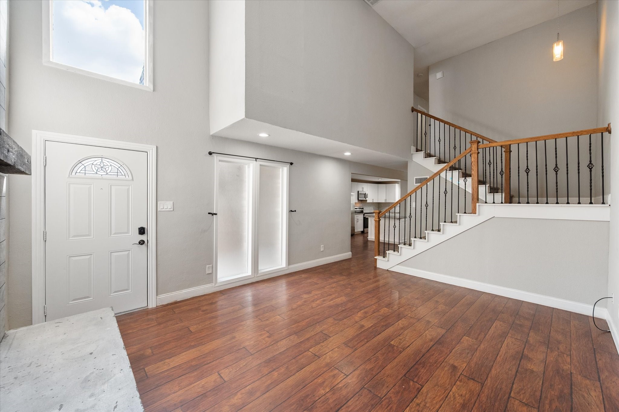 207 E Harwood Road Euless TX 76039