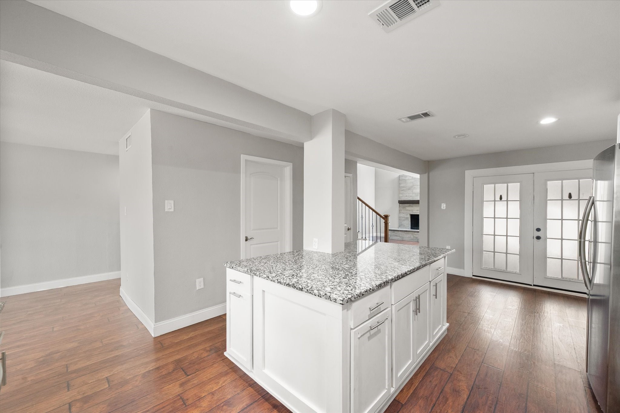 207 E Harwood Road Euless TX 76039