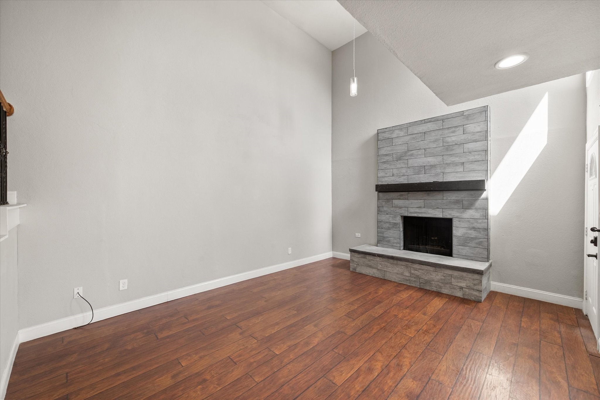 207 E Harwood Road Euless TX 76039