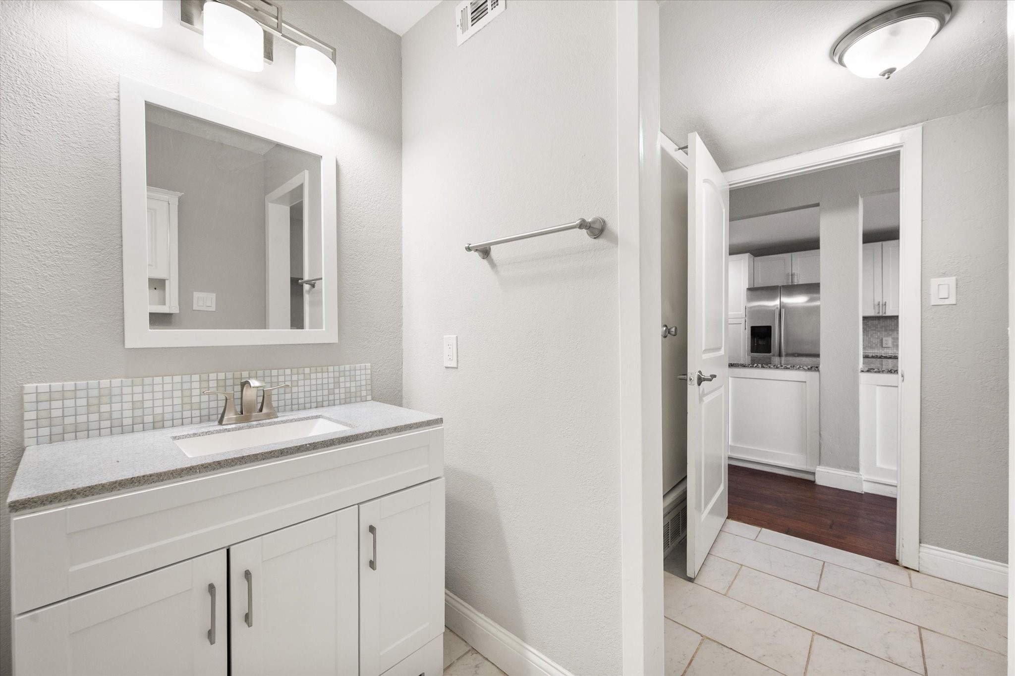 207 E Harwood Road Euless TX 76039