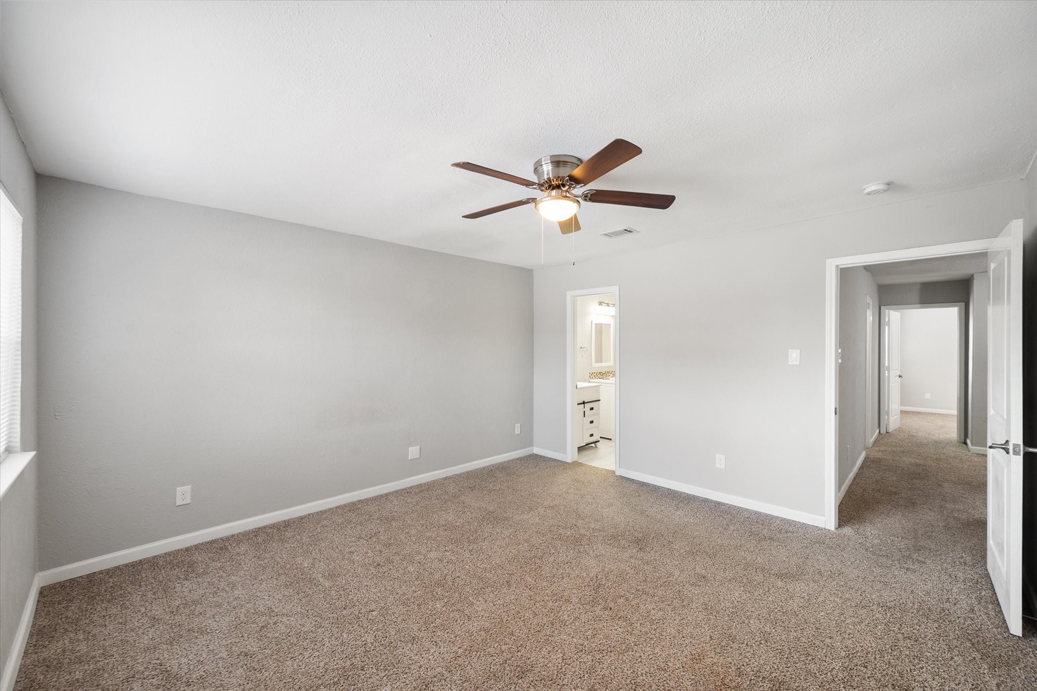 207 E Harwood Road Euless TX 76039