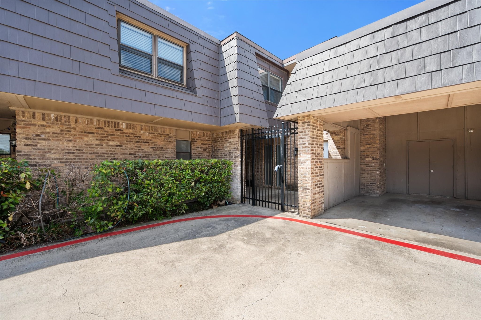 207 E Harwood Road Euless TX 76039