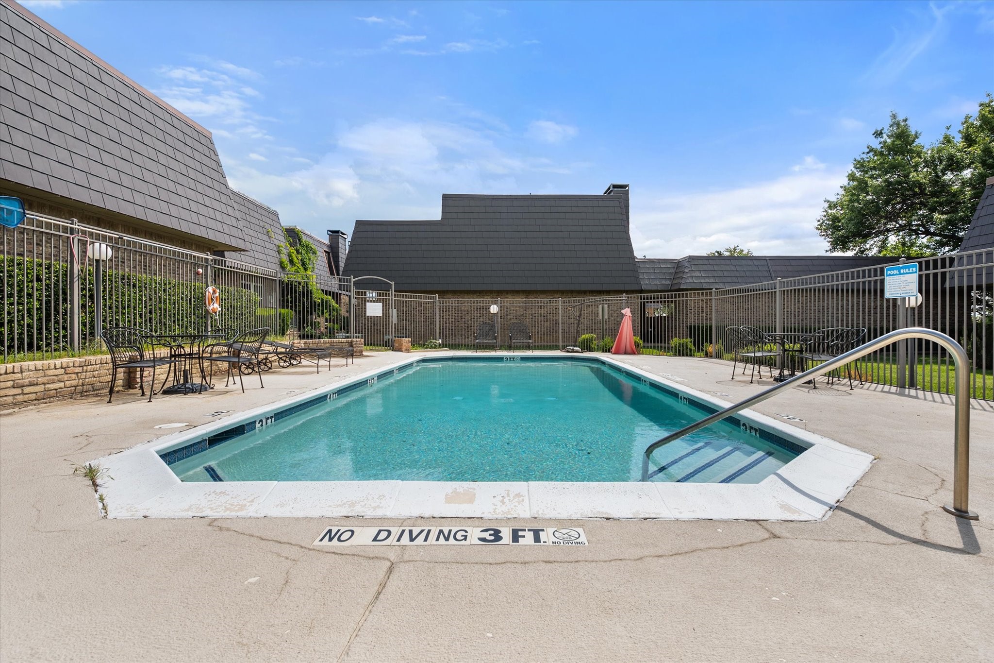 207 E Harwood Road Euless TX 76039
