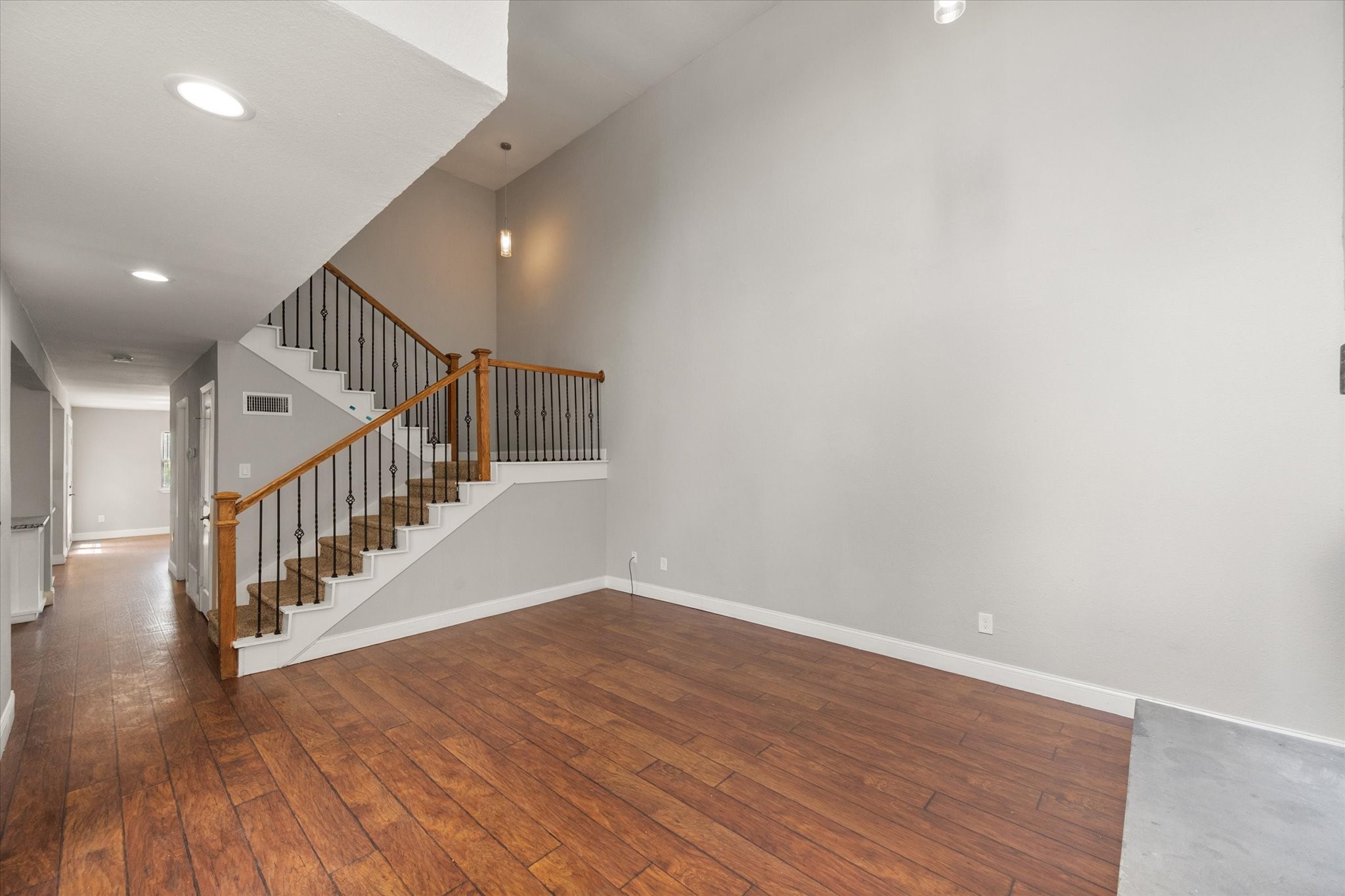 207 E Harwood Road Euless TX 76039