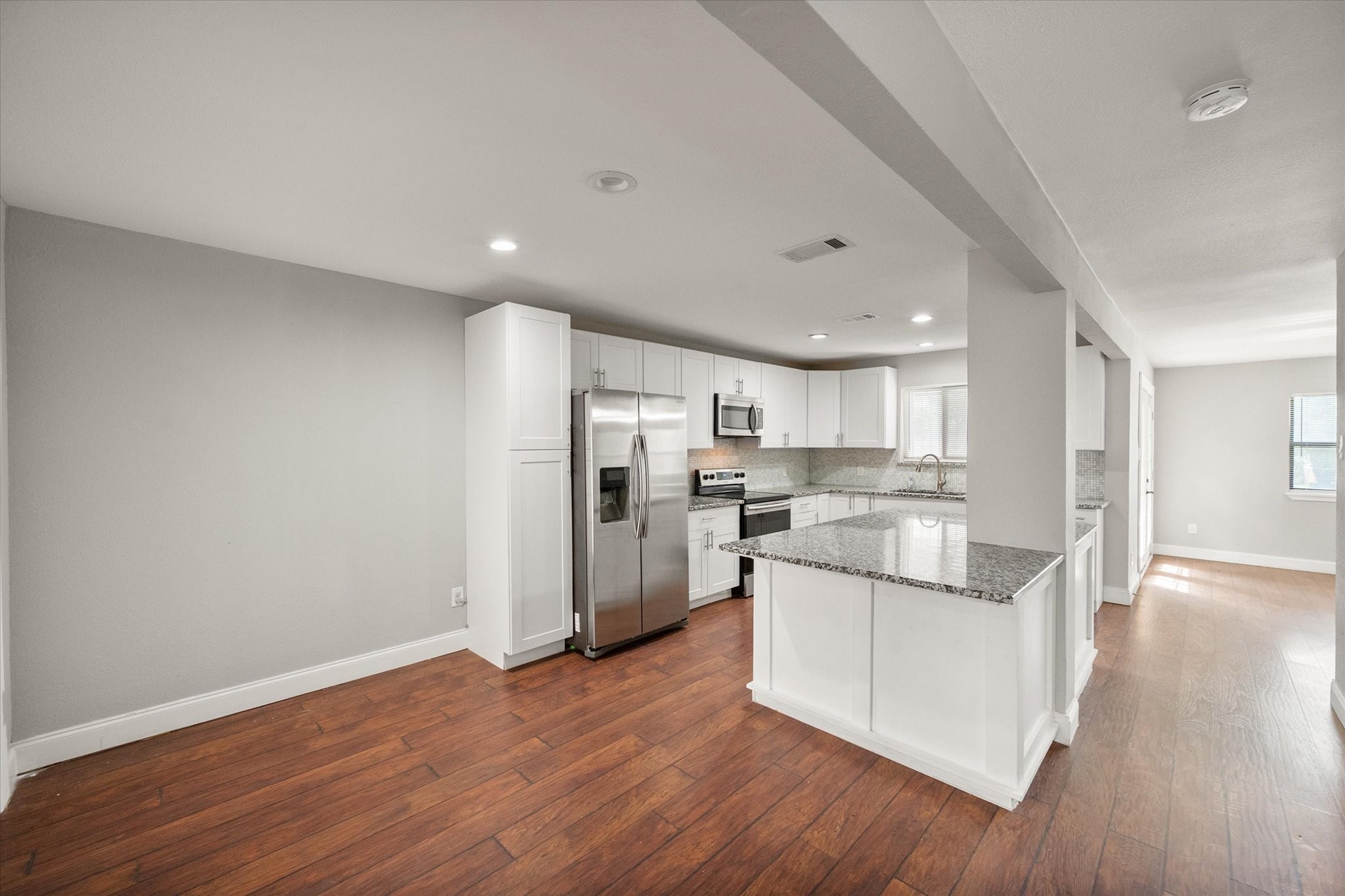 207 E Harwood Road Euless TX 76039