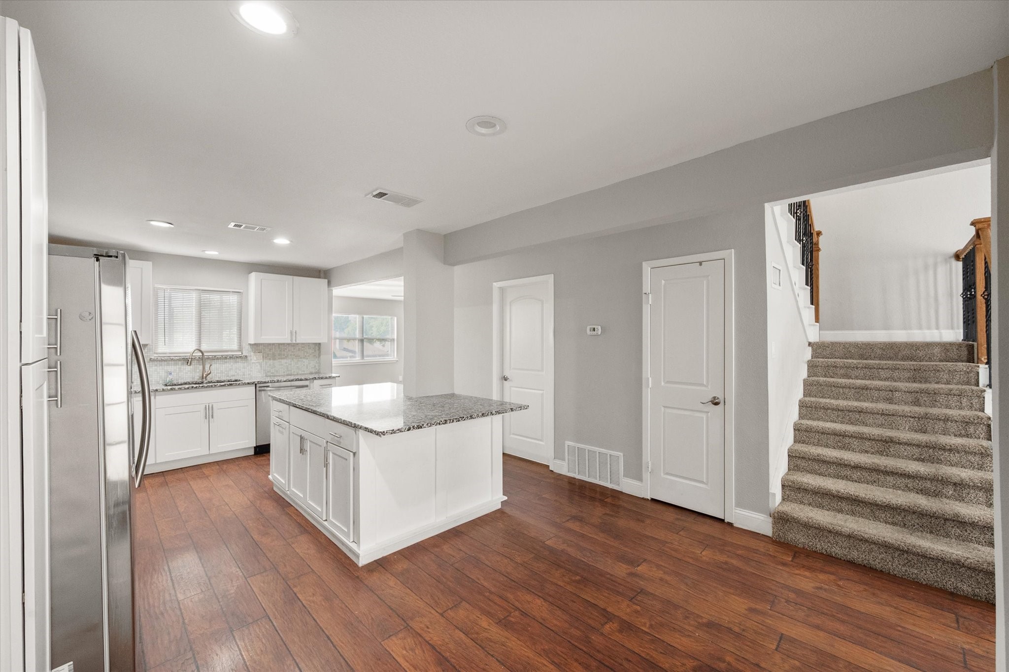 207 E Harwood Road Euless TX 76039