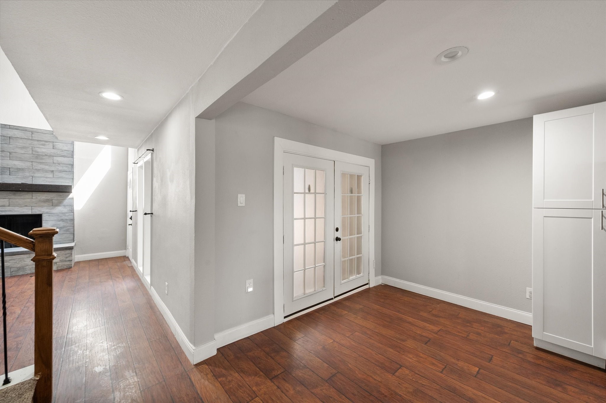 207 E Harwood Road Euless TX 76039