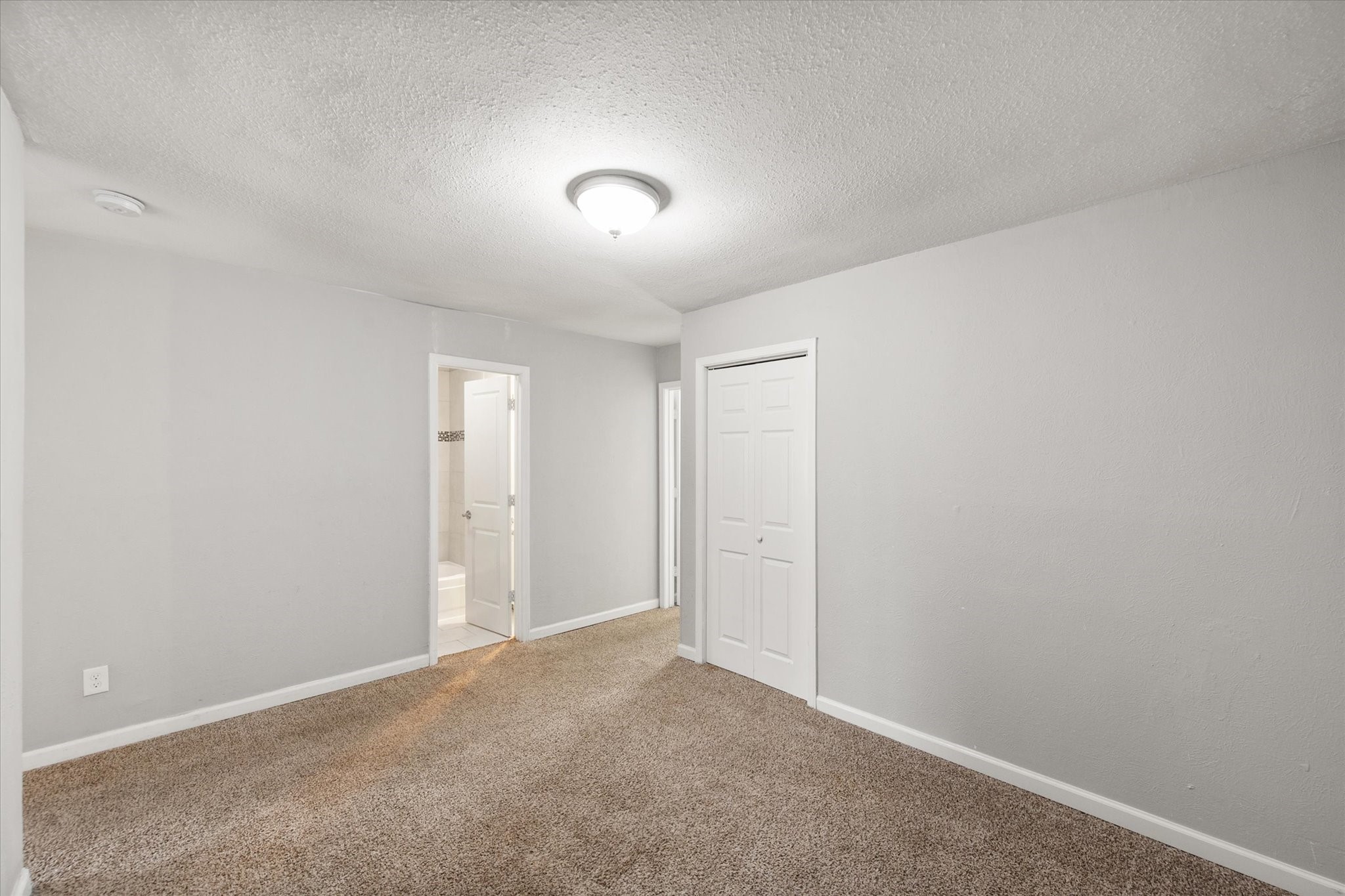 207 E Harwood Road Euless TX 76039