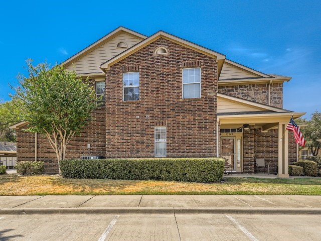 2204 Canterbury Park Drive Grand Prairie TX 75050