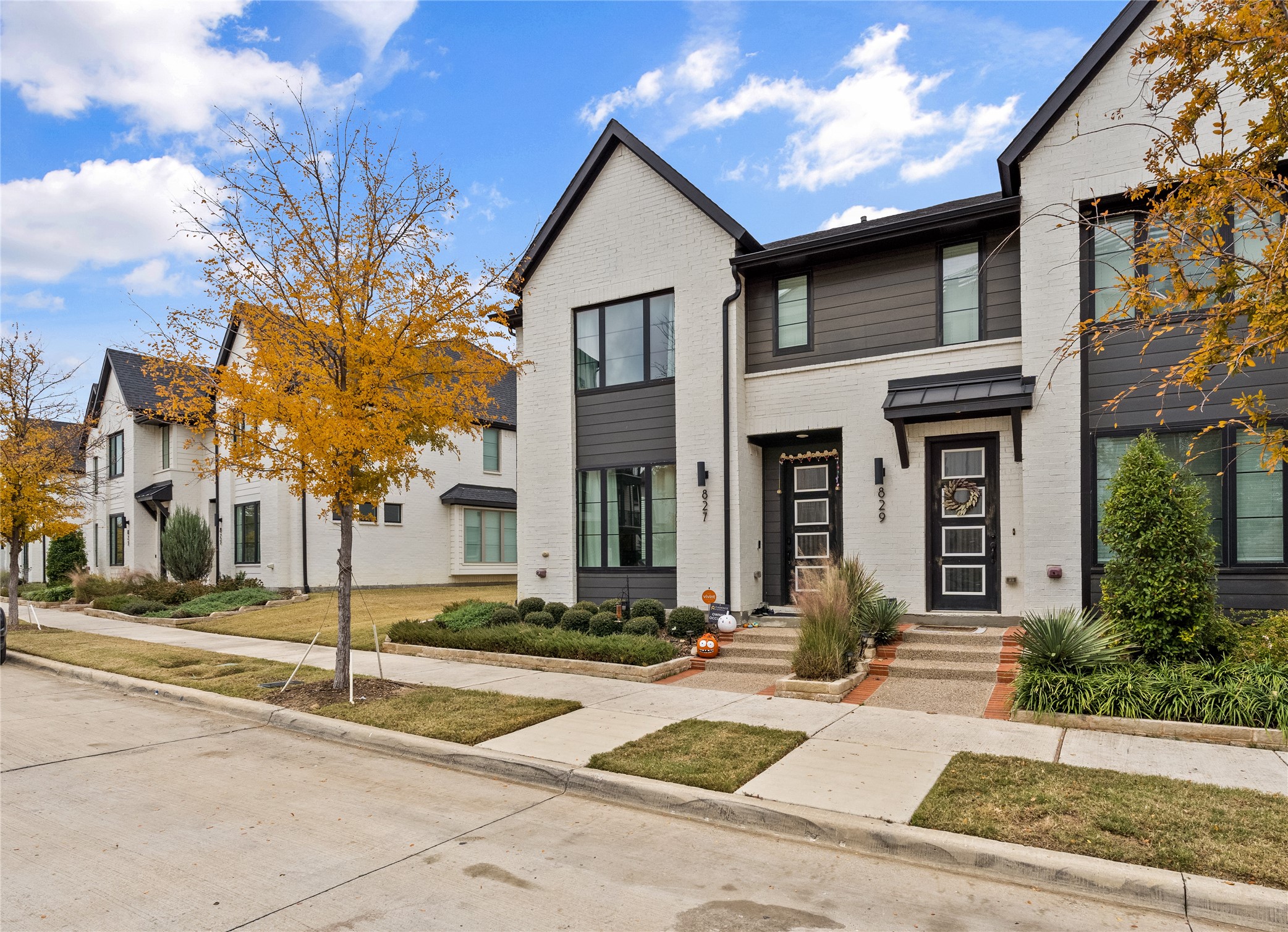 827 Crystal Oak Lane Arlington TX 76005