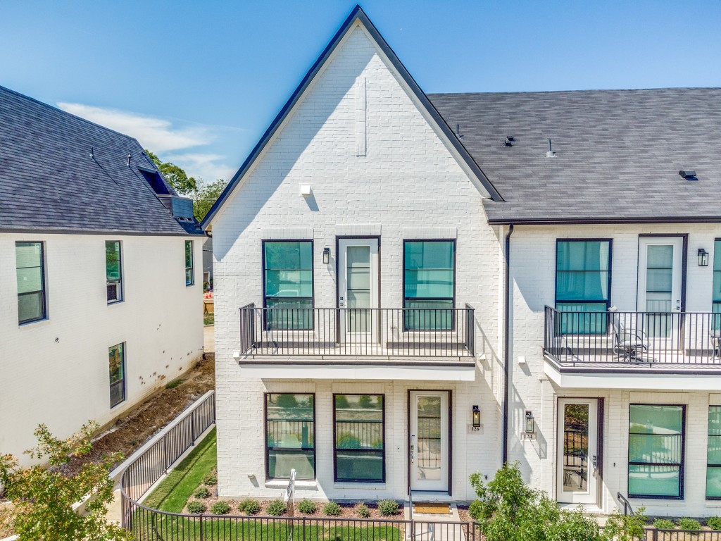126 Garden Court W Arlington TX 76013