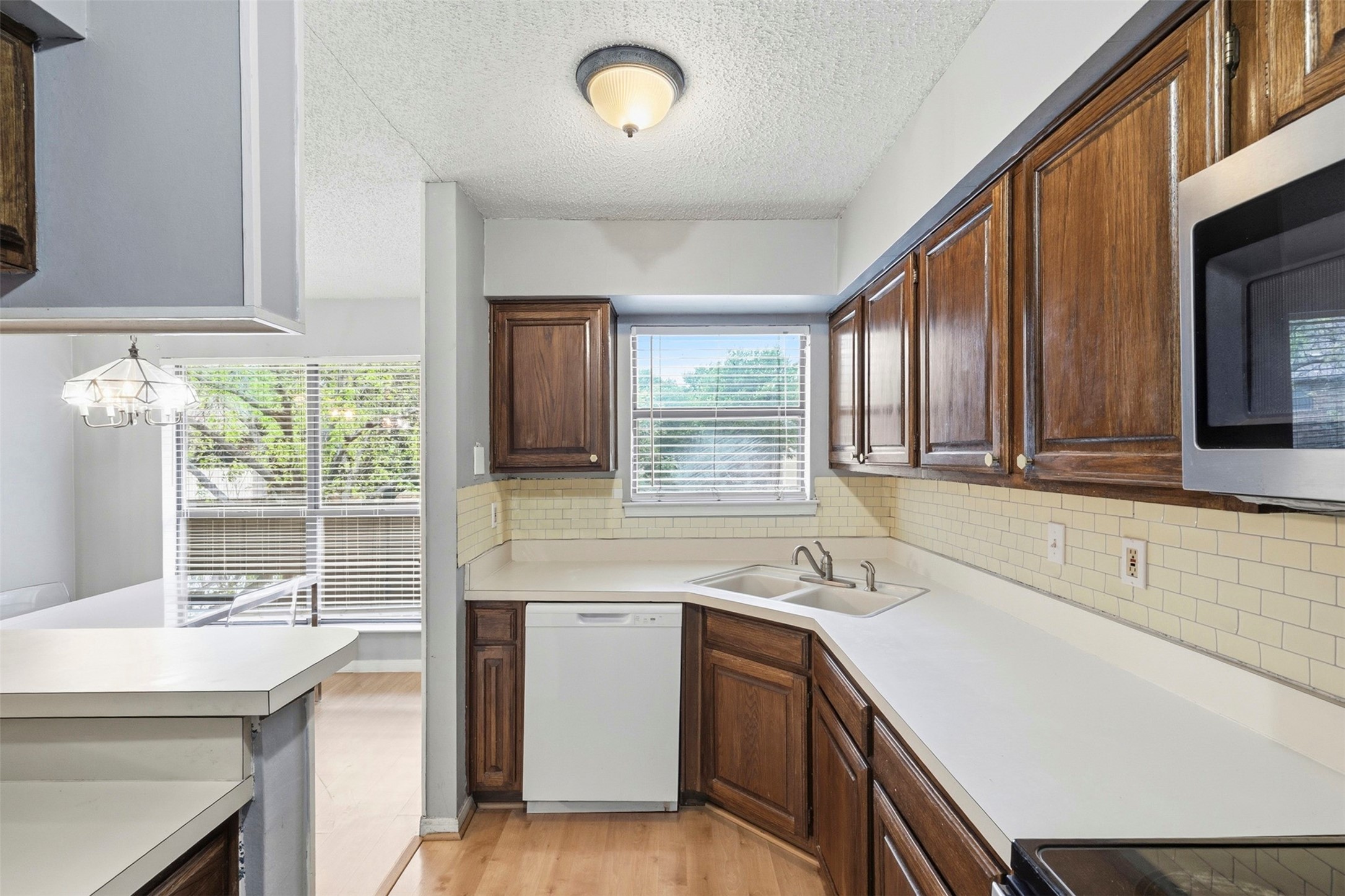 2014 Willoughby Lane Arlington TX 76011
