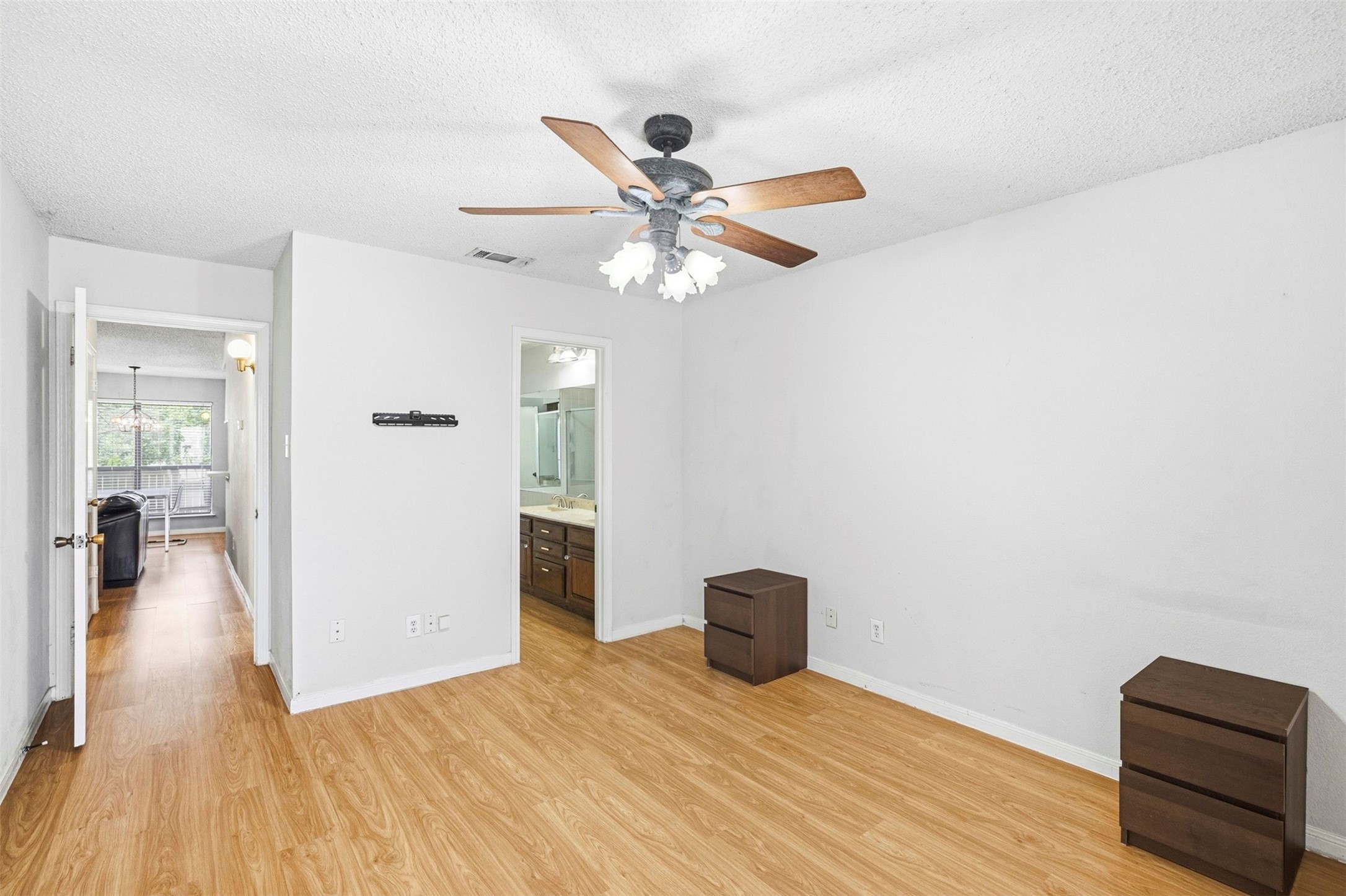 2014 Willoughby Lane Arlington TX 76011