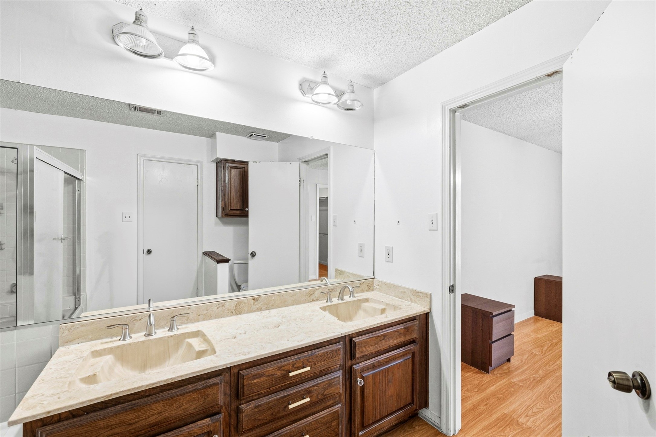 2014 Willoughby Lane Arlington TX 76011