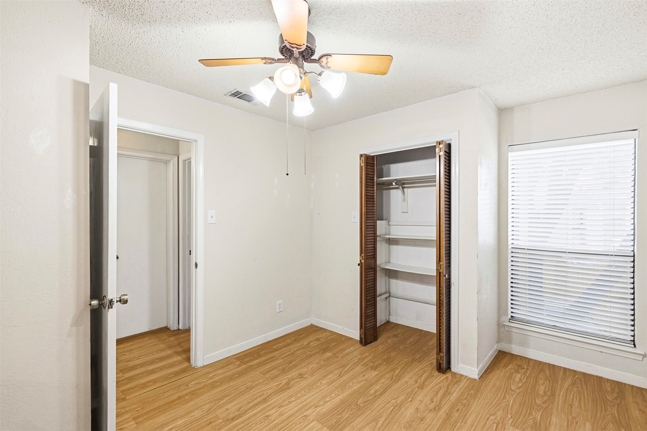 2014 Willoughby Lane Arlington TX 76011