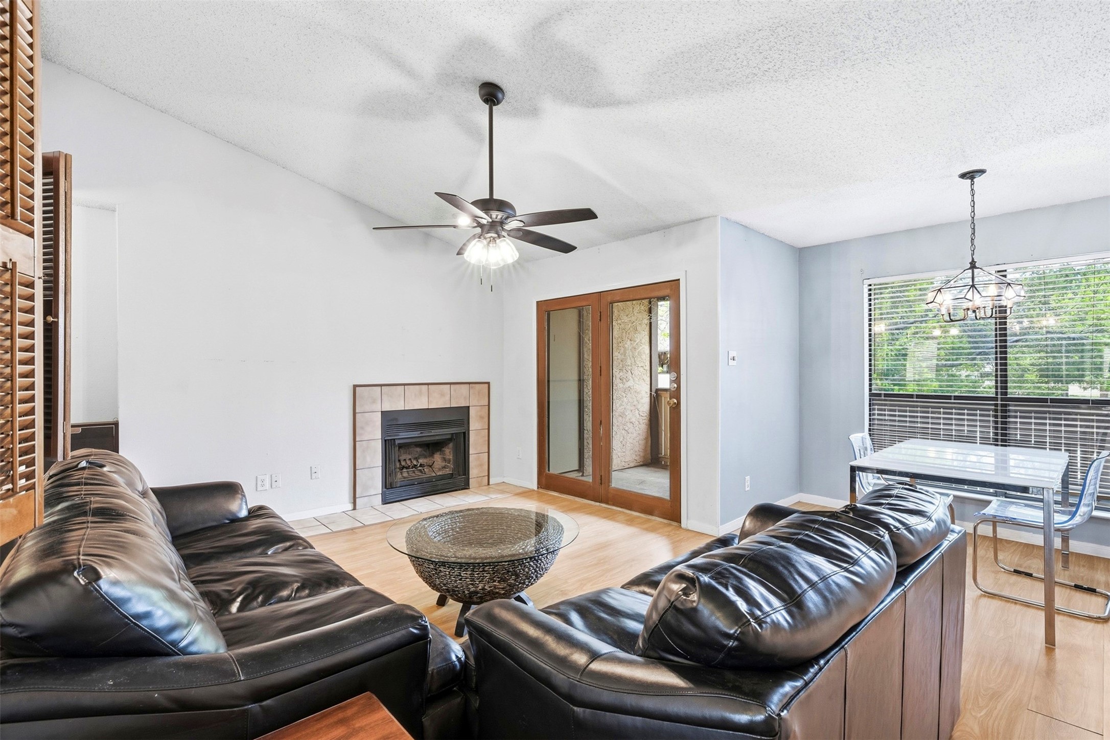 2014 Willoughby Lane Arlington TX 76011