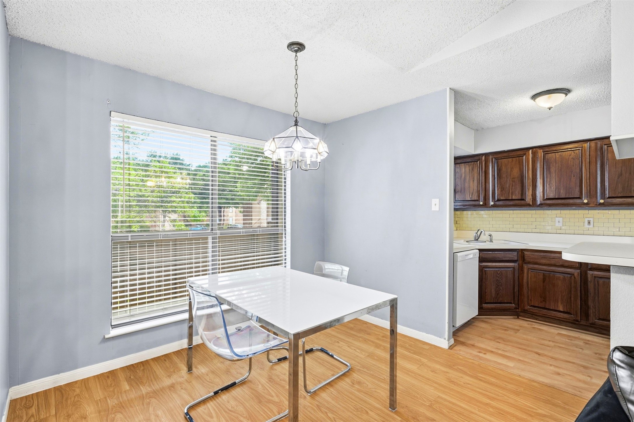 2014 Willoughby Lane Arlington TX 76011