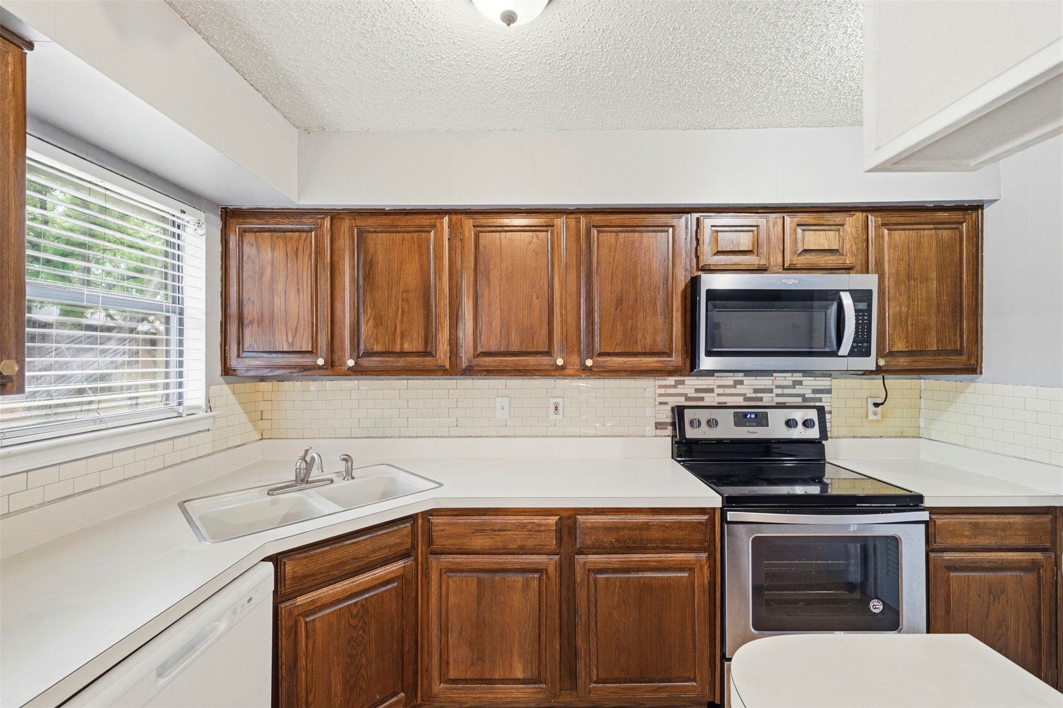 2014 Willoughby Lane Arlington TX 76011