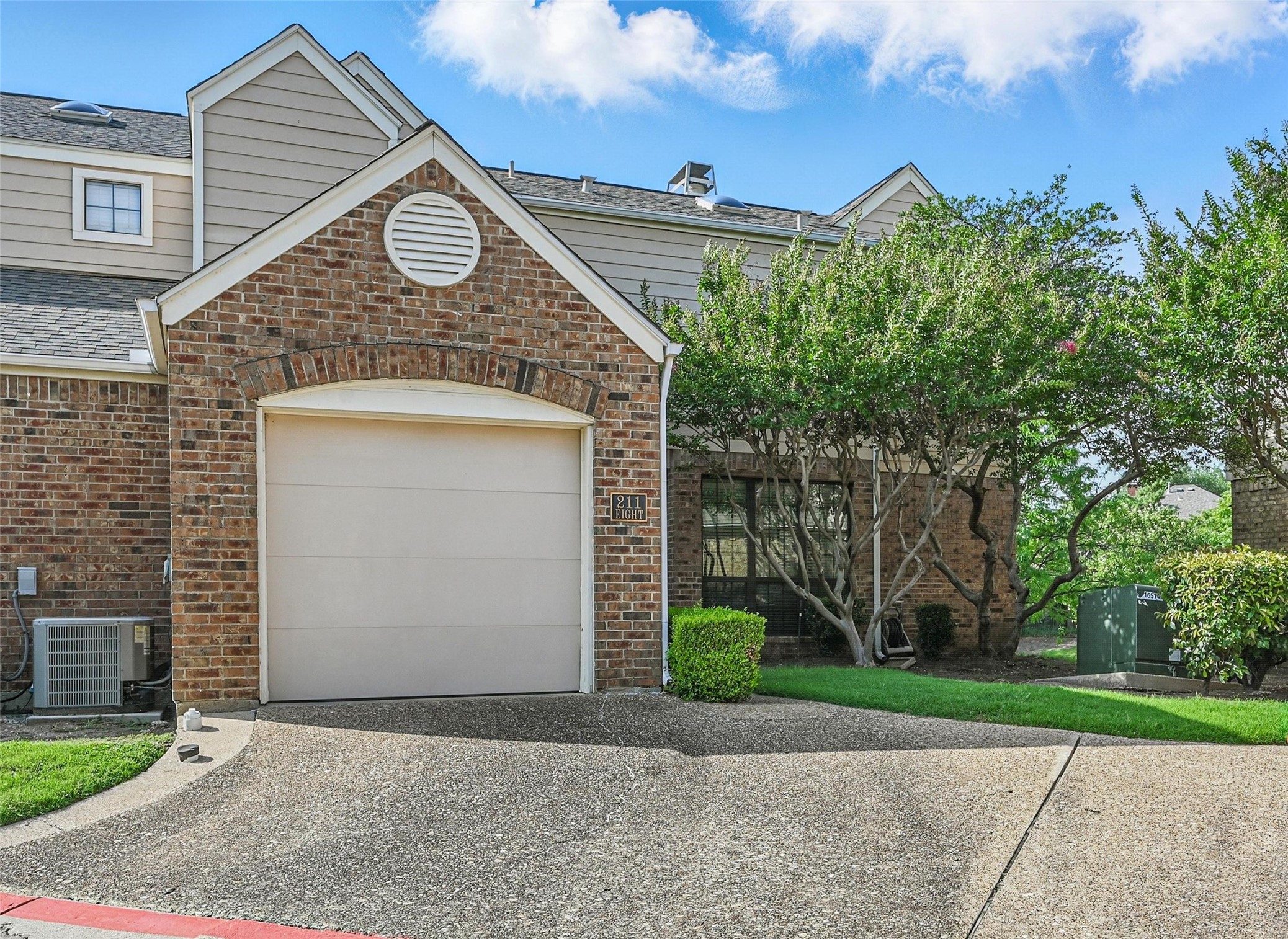 211 Cimarron Trail Irving TX 75063