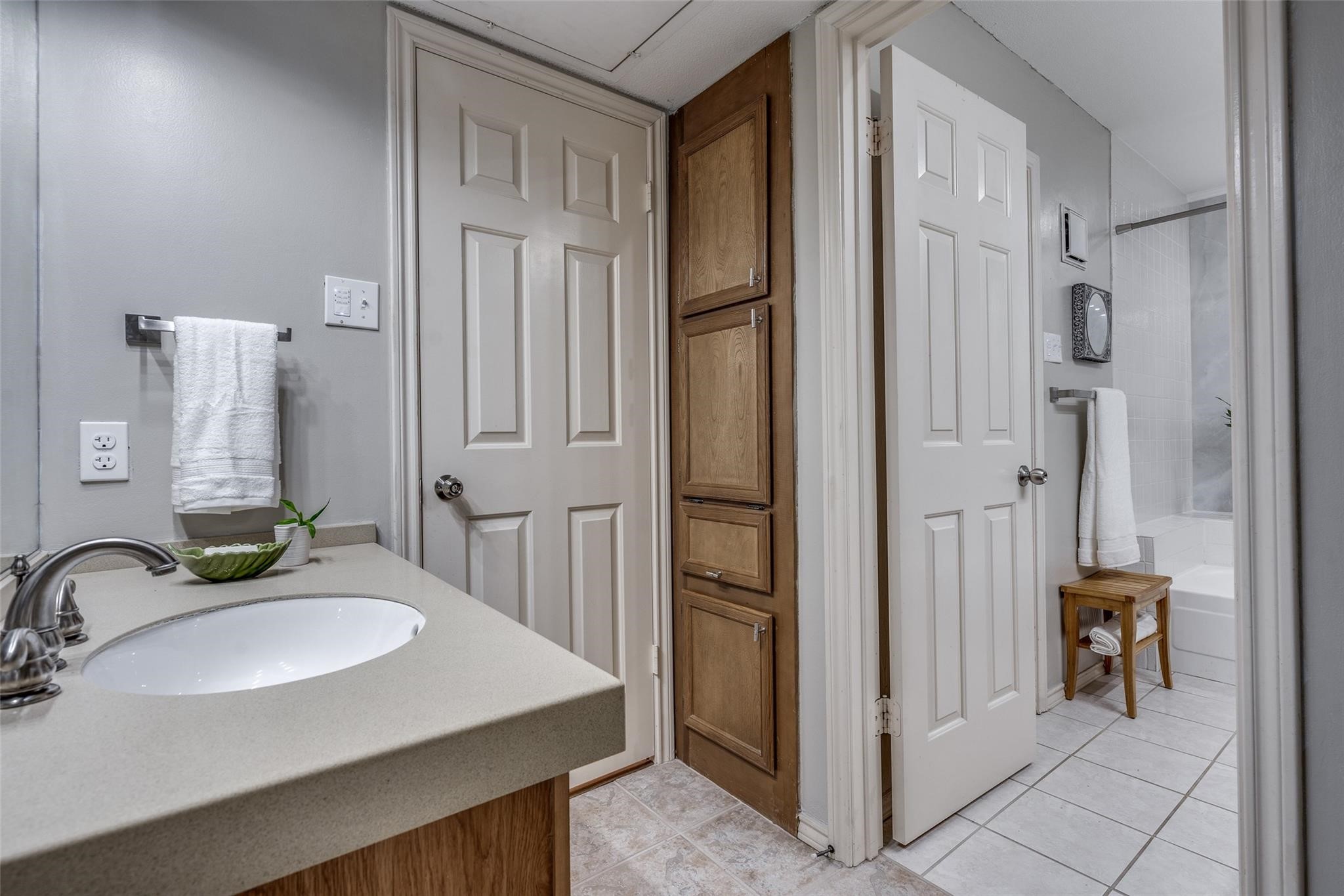 16301 Ledgemont Lane Addison TX 75001