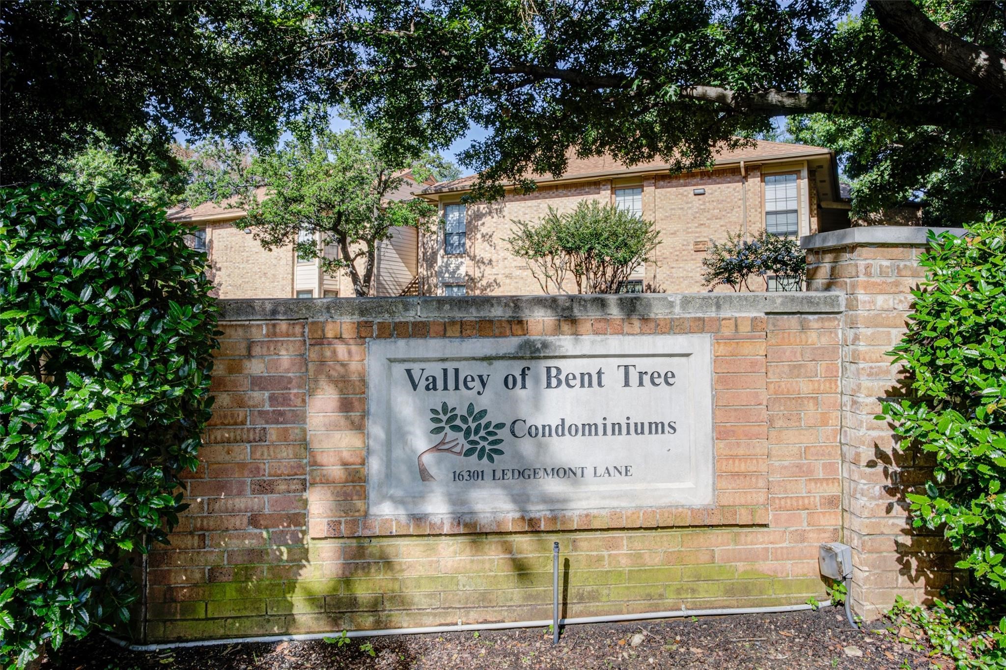 16301 Ledgemont Lane Addison TX 75001