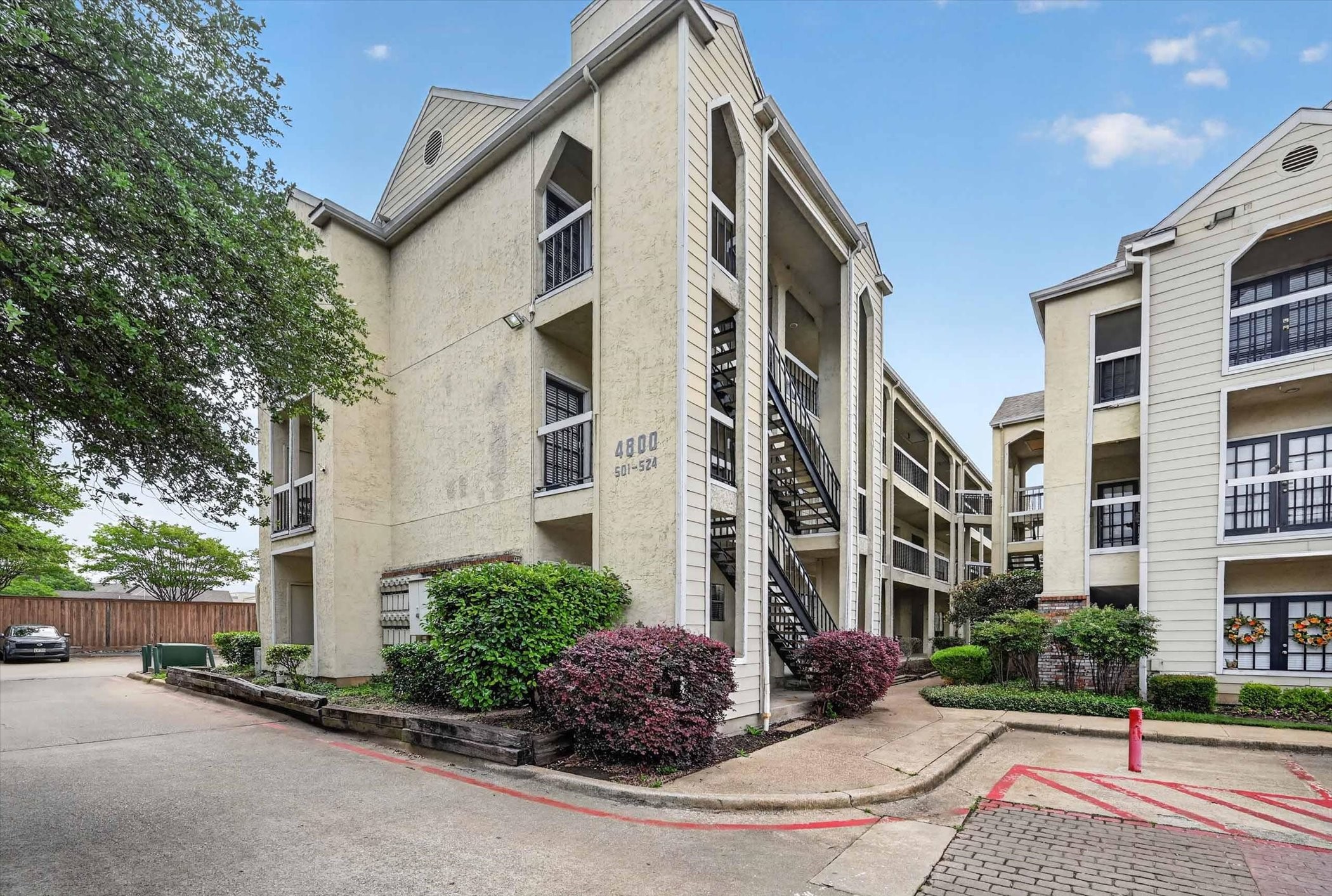 4800 W Lovers Lane Dallas TX 75209