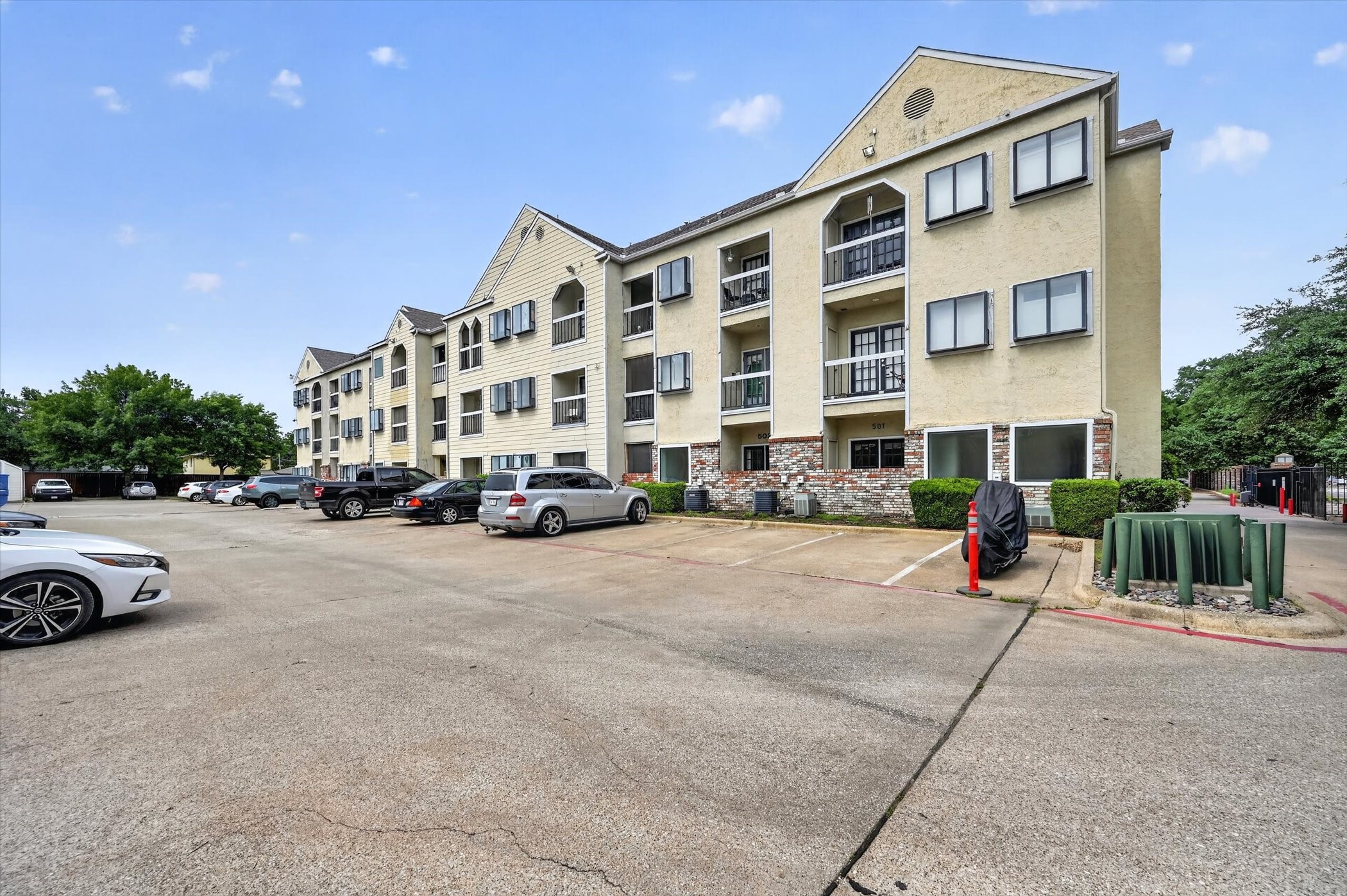 4800 W Lovers Lane Dallas TX 75209