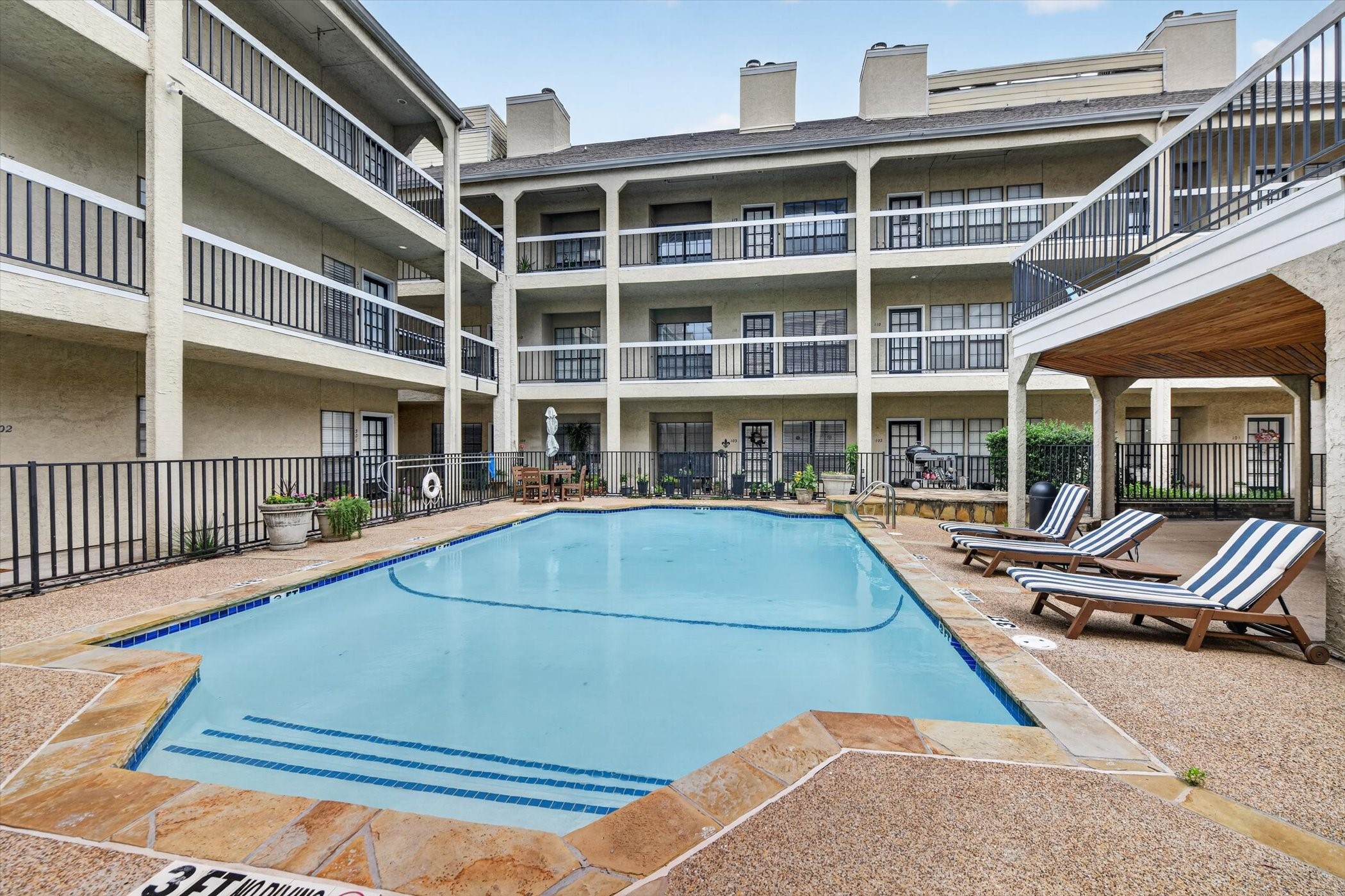 4800 W Lovers Lane Dallas TX 75209